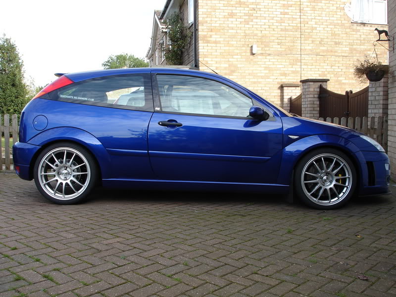 anyone got any pics of their mk1 focus rs on non-standard wheels ...