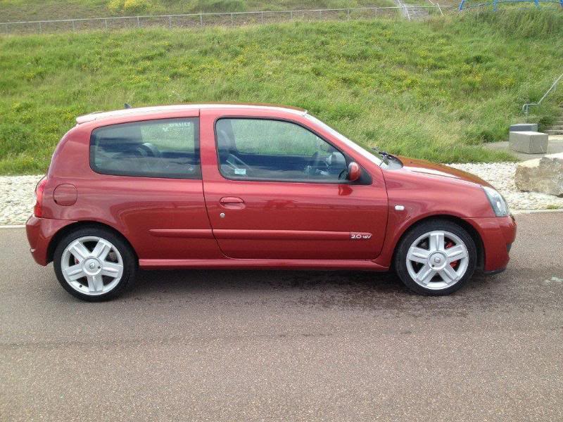 Lot 65 - 2003 Renault Clio II RS 172 Cup